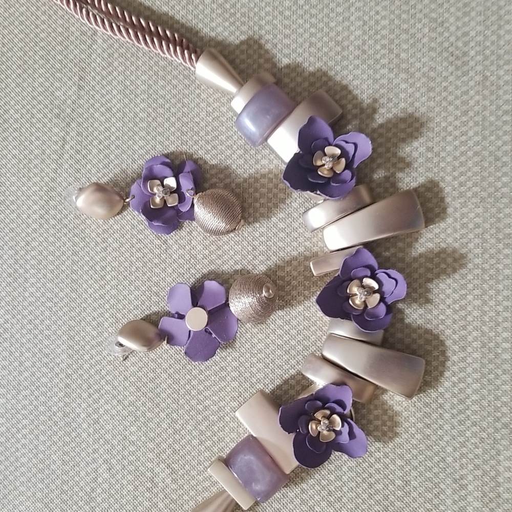 White House Black Market Lavender and Silver Floral Necklace